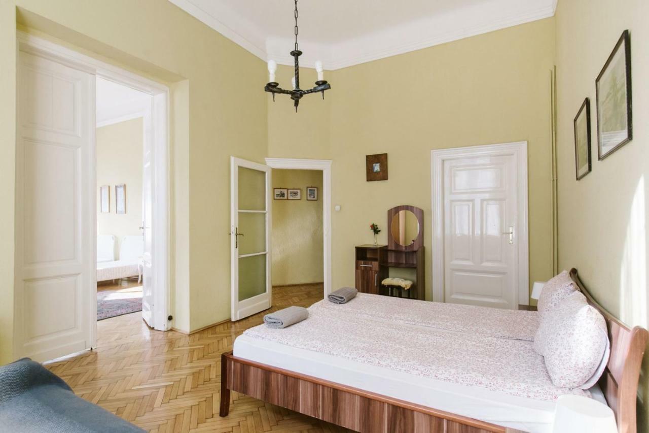 Chain Bridge Apartment Budapest Exterior photo